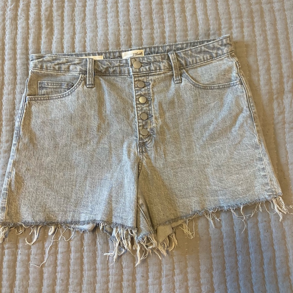 Universal Thread button fly shorts!